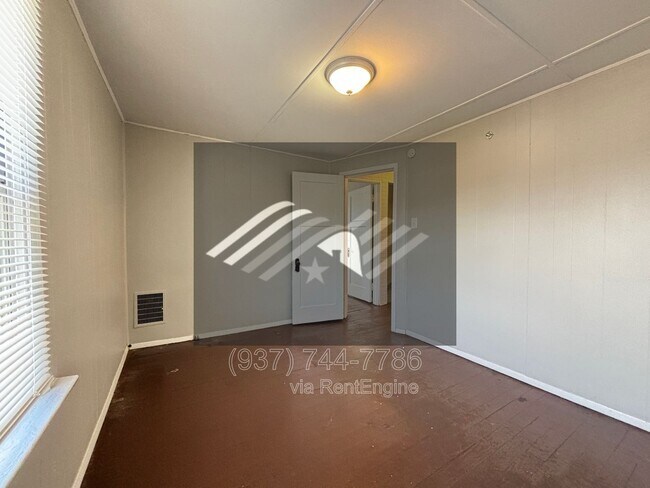 Building Photo - 515 Mertland Ave