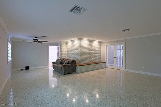Building Photo - 1352 Shadow Ln