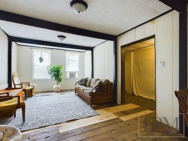 Building Photo - Coming Soon- Charming 2 Bedroom Home with ...