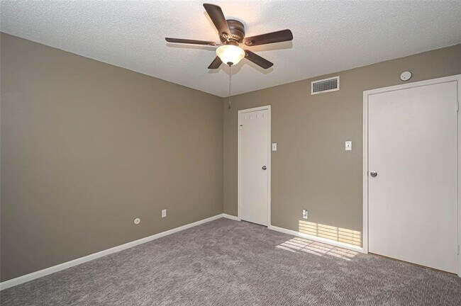 Building Photo - 2120 El Paseo St