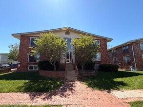 Building Photo - 1 Bedroom, 1 Bathroom close to public transportation in the Heart of Lexington