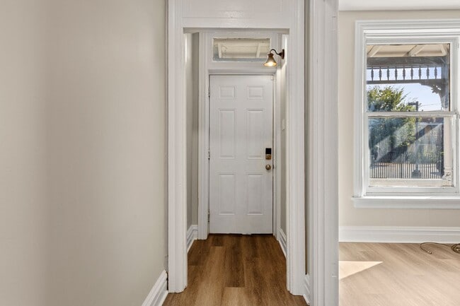 Building Photo - Spacious 4 Bedroom Single Family on Susquehanna St