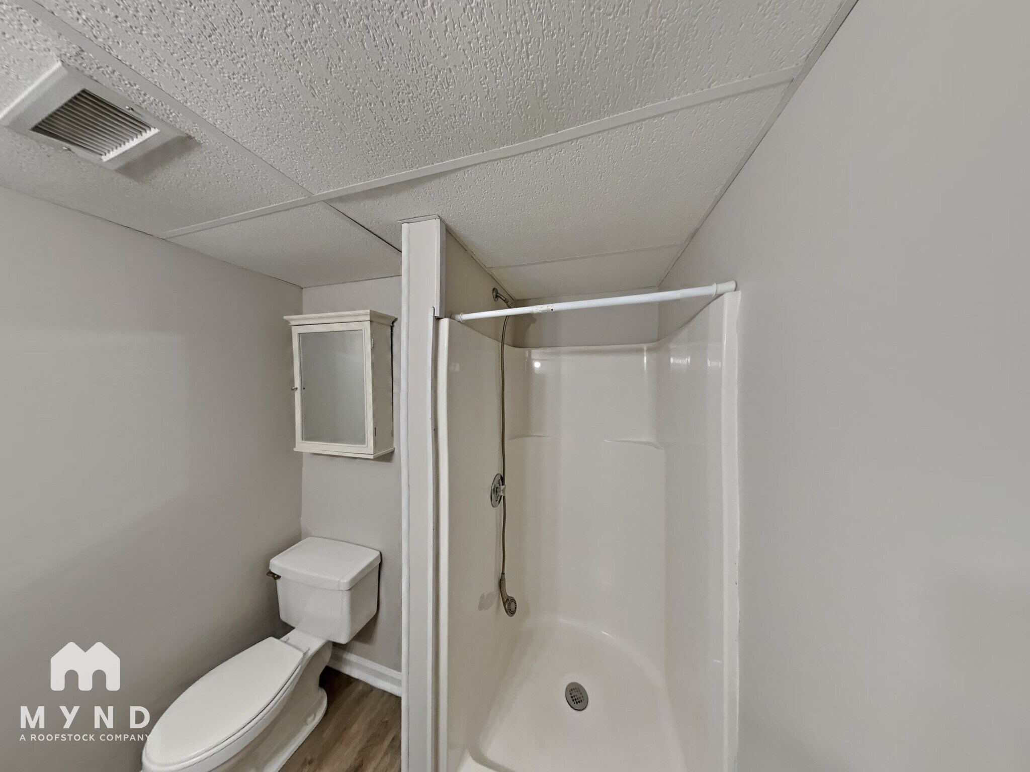 Building Photo - 400 Woodstream Dr