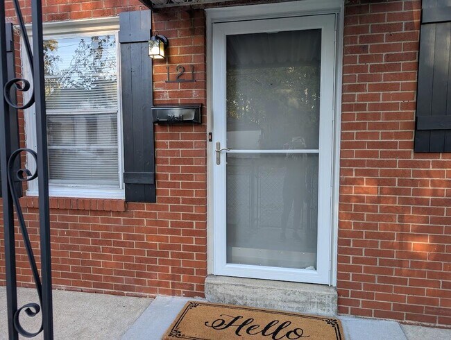 Building Photo - 121 W Fifth St