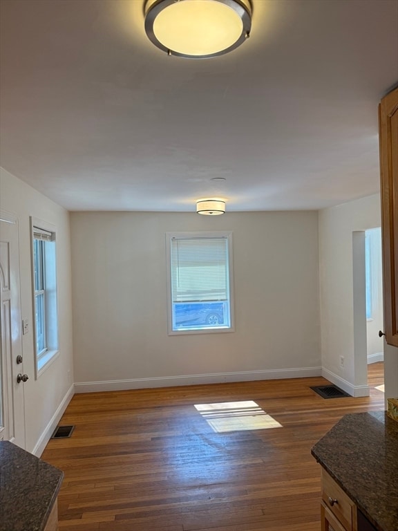 Building Photo - 87 Floral St