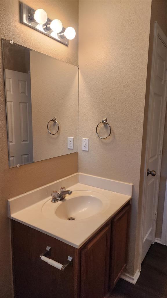 Building Photo - 410 Mossy Rock Dr