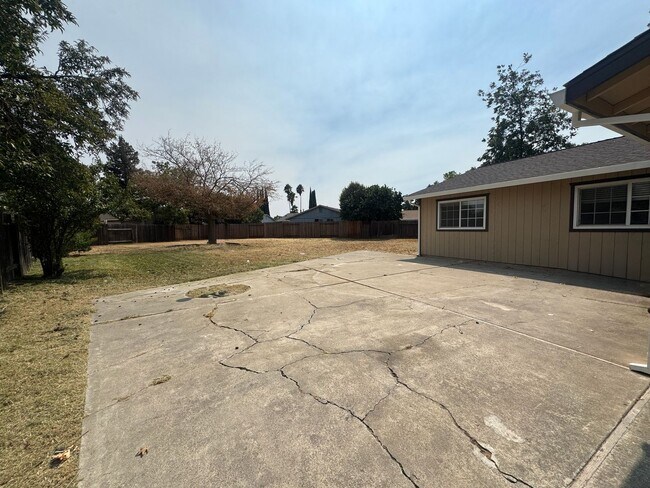 Building Photo - 18 Tearpak Ct