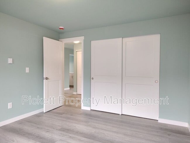 Building Photo - 3340 Narrows View Ln NE