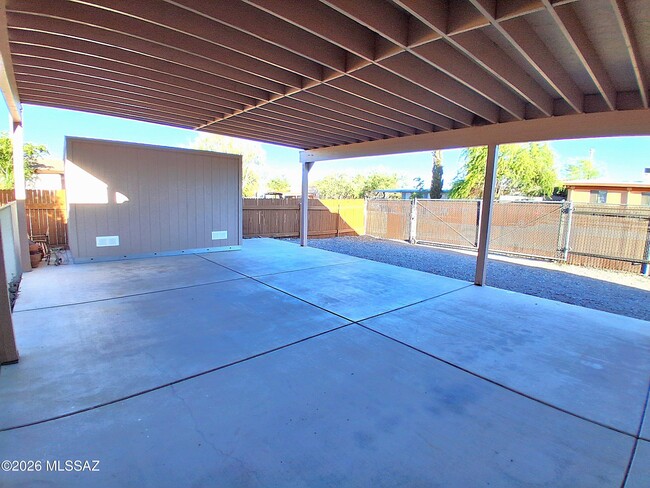 Building Photo - 2650 W Aurora Dr