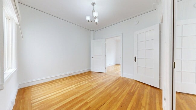 Building Photo - 1053 Bush St