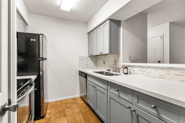 Building Photo - 12550 Whittington Dr