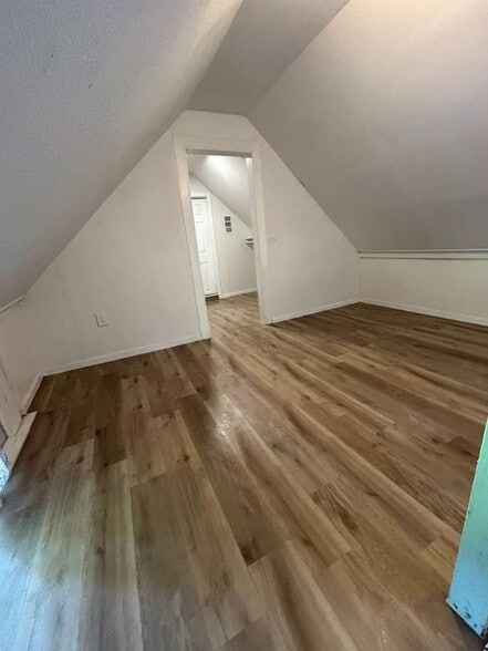 Building Photo - 426 N Clements St