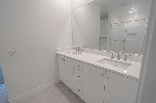Building Photo - COMING SOON! 3-Bedroom Condo with Solar Pa...