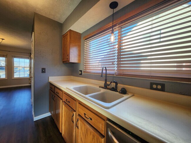 Building Photo - Beautiful 2-Story Home in Northmont School District