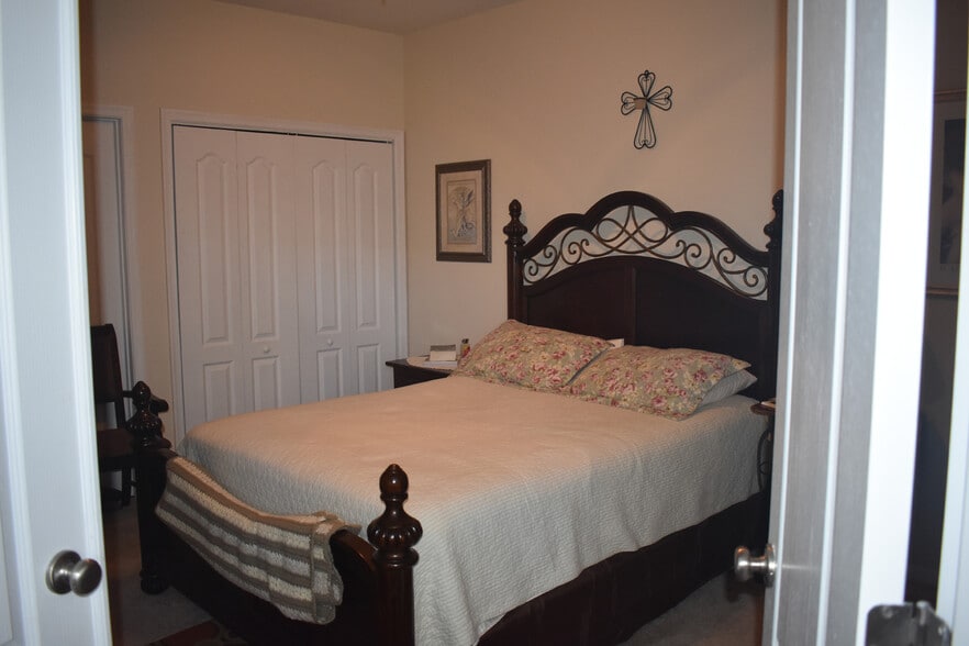 Master bedroom - 1007 RIVERS ARCH