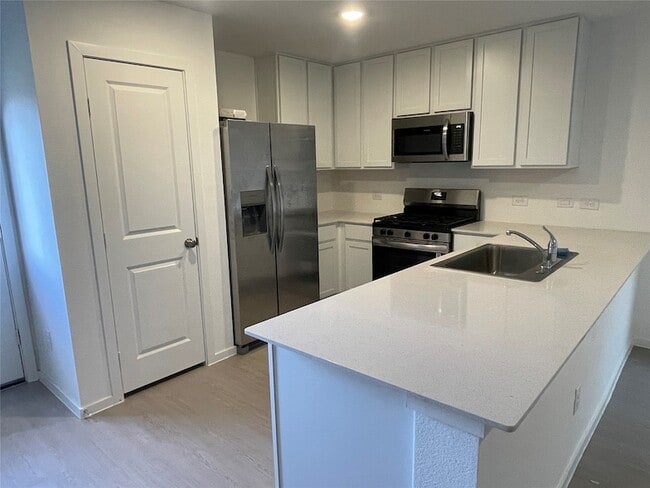 Building Photo - 112 Stran St