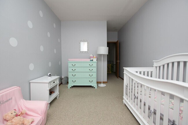 Building Photo - Charming Old City Apartments