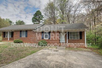 Building Photo - 201 Pinecrest Dr