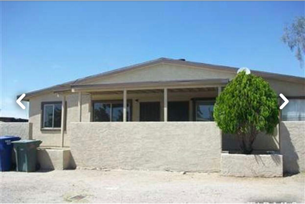 Front of building - 415 E Thoroughbred St