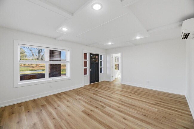 Building Photo - 2113 W Madison Ave