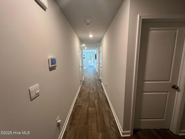Building Photo - 115 Cleat Dr