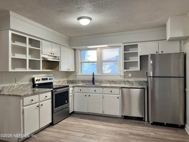 Building Photo - 821 Cove St