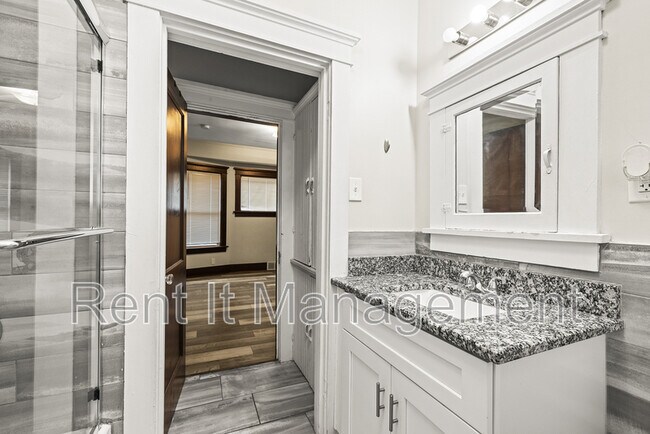 Building Photo - 2816 N 19th Ave