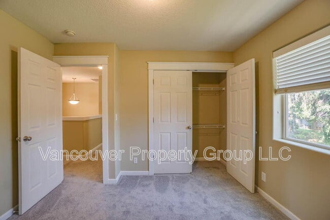 Building Photo - 2217 NE 94th Ct