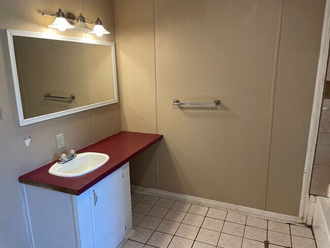Building Photo - Nice three bedroom two bath modular home i...