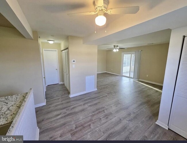 Building Photo - 525 Blackbird Dr