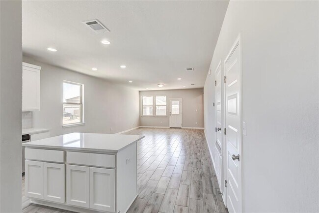 Building Photo - 2533 Pecan Island Dr