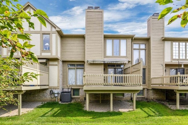 Building Photo - 2702 Maitland Dr