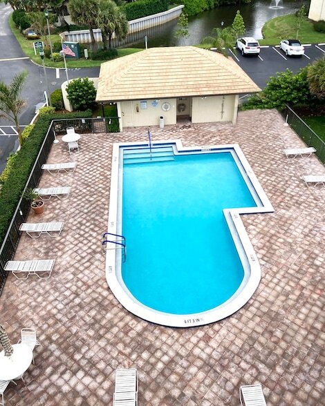 Building Photo - 1605 S US Hwy 1