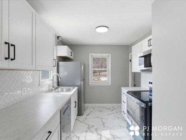 Building Photo - 830 S 49th Ave