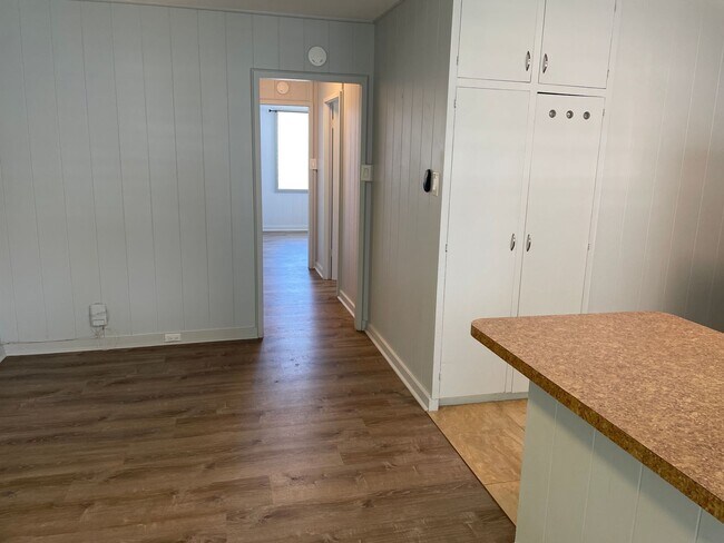 Building Photo - Kuakini - 2 Bdrm/1 Bath/1 Prkg - Puuhue Pl...