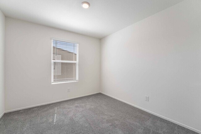 Building Photo - Stylish Townhome Living: Luxury and Comfort!
