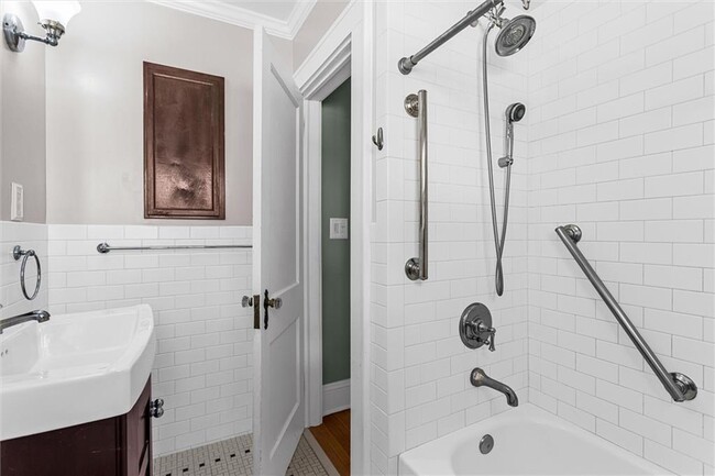 Building Photo - 1219 State St NW