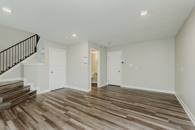 Building Photo - Beautiful Townhome in Carmel