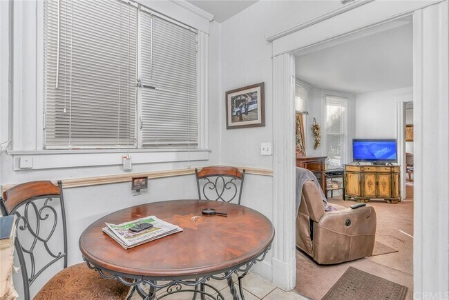 Building Photo - 119 W 21st St