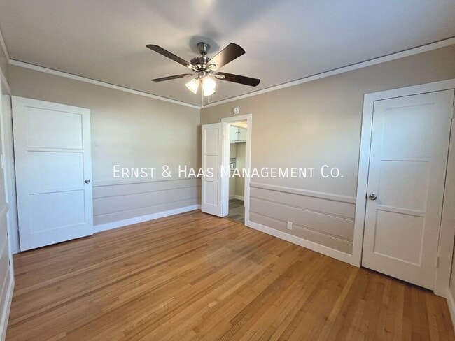 Building Photo - 215 E Scott St