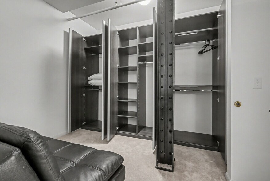 Building Photo - 1555 California St