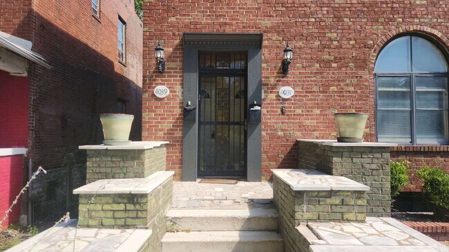 Primary Photo - "Cozy 2-Bedroom Duplex in the Heart of St....