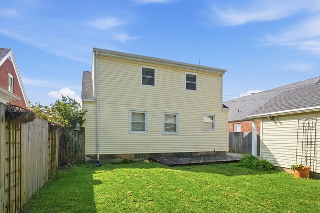 Building Photo - 908 Shroyer Rd