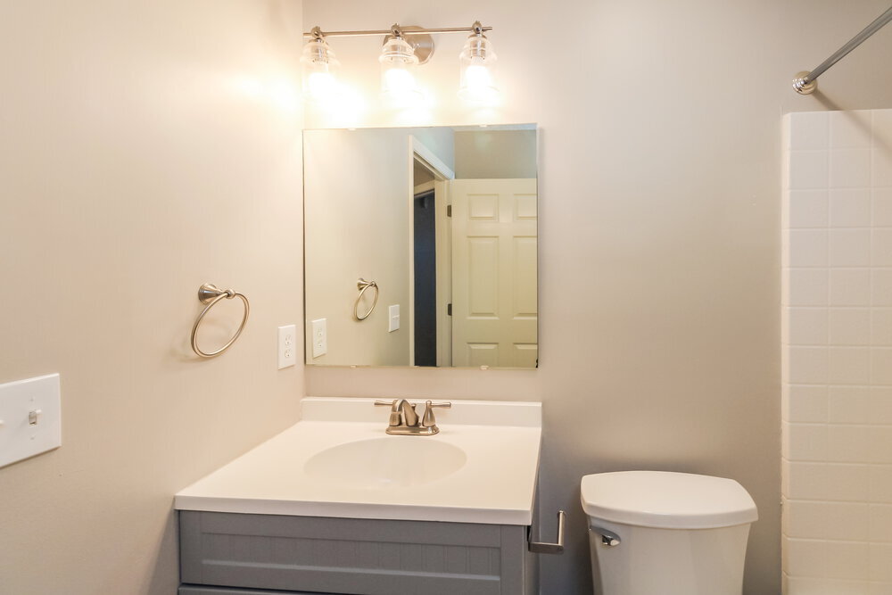 Building Photo - 597 Prosperity Lake Dr