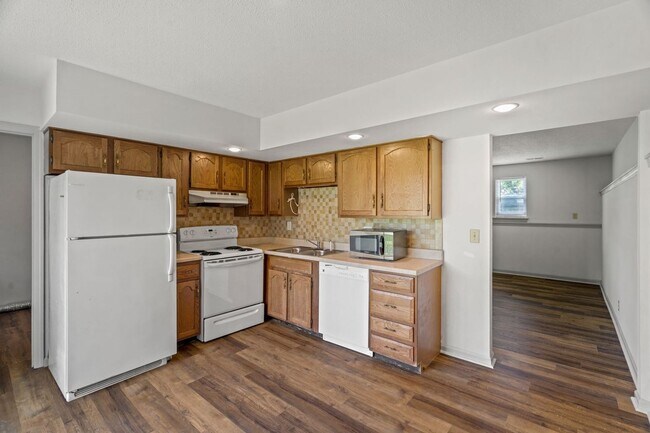 Building Photo - 1304 Essex Ct