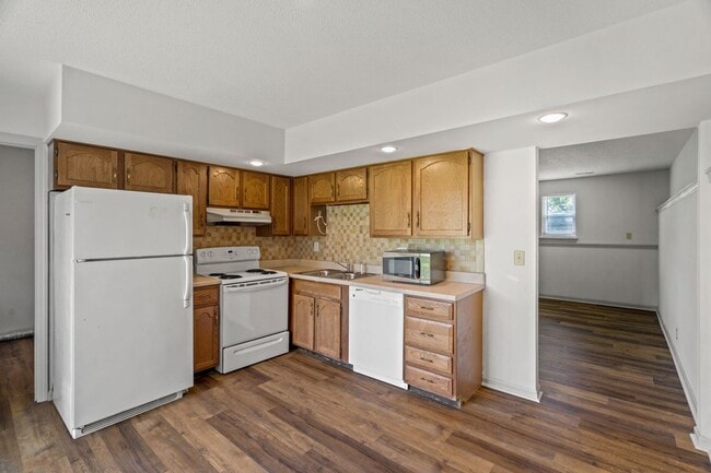 Building Photo - 3BR/1.5BA Duplex in Southwest Columbia. 1....