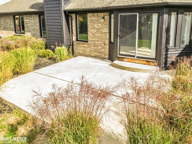 Building Photo - 45431 Pentwater Dr