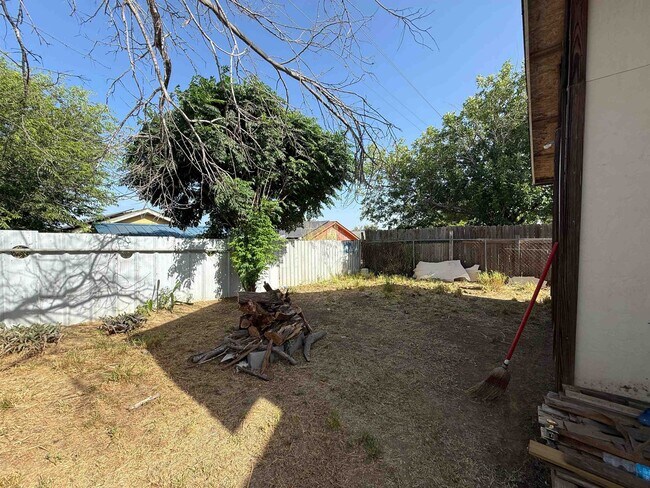 Building Photo - 308 Larga Vista Dr