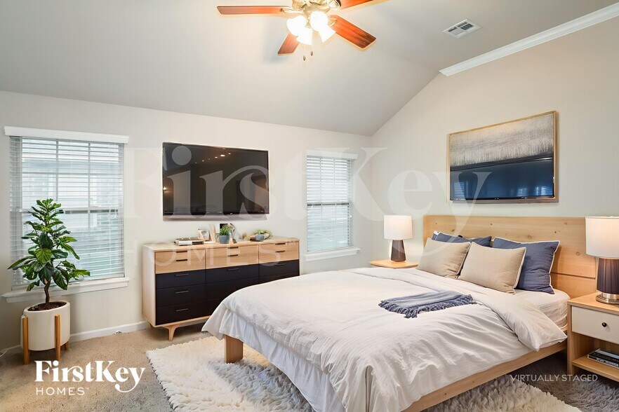 Building Photo - 601 Apple Tree Ln