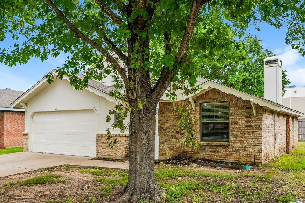 Building Photo - 705 Nightingale Cir